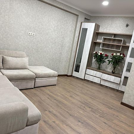 Three Palms Guest House Tbilisi Buitenkant foto