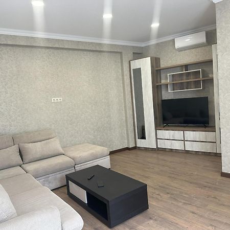 Three Palms Guest House Tbilisi Buitenkant foto