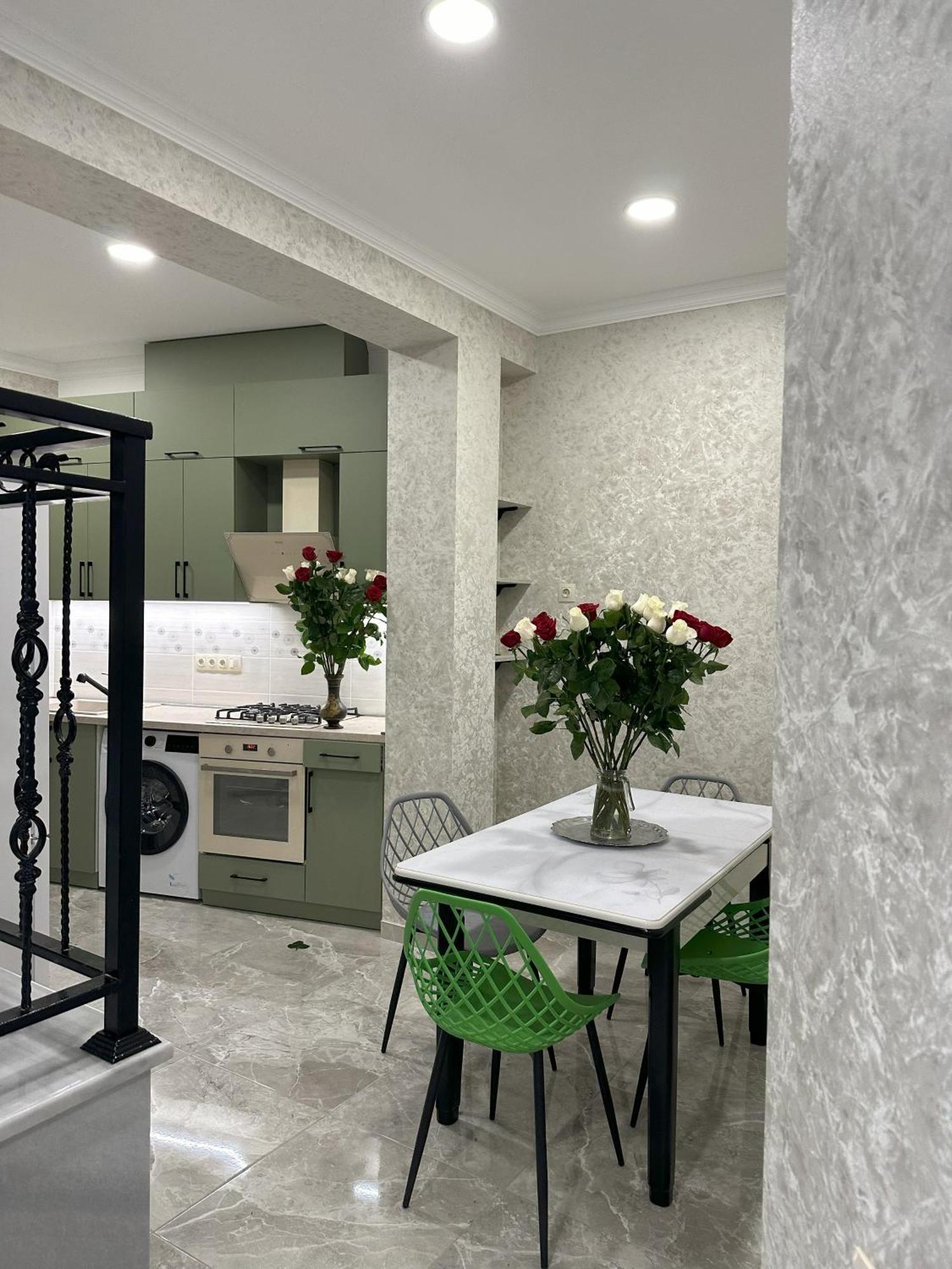 Three Palms Guest House Tbilisi Buitenkant foto