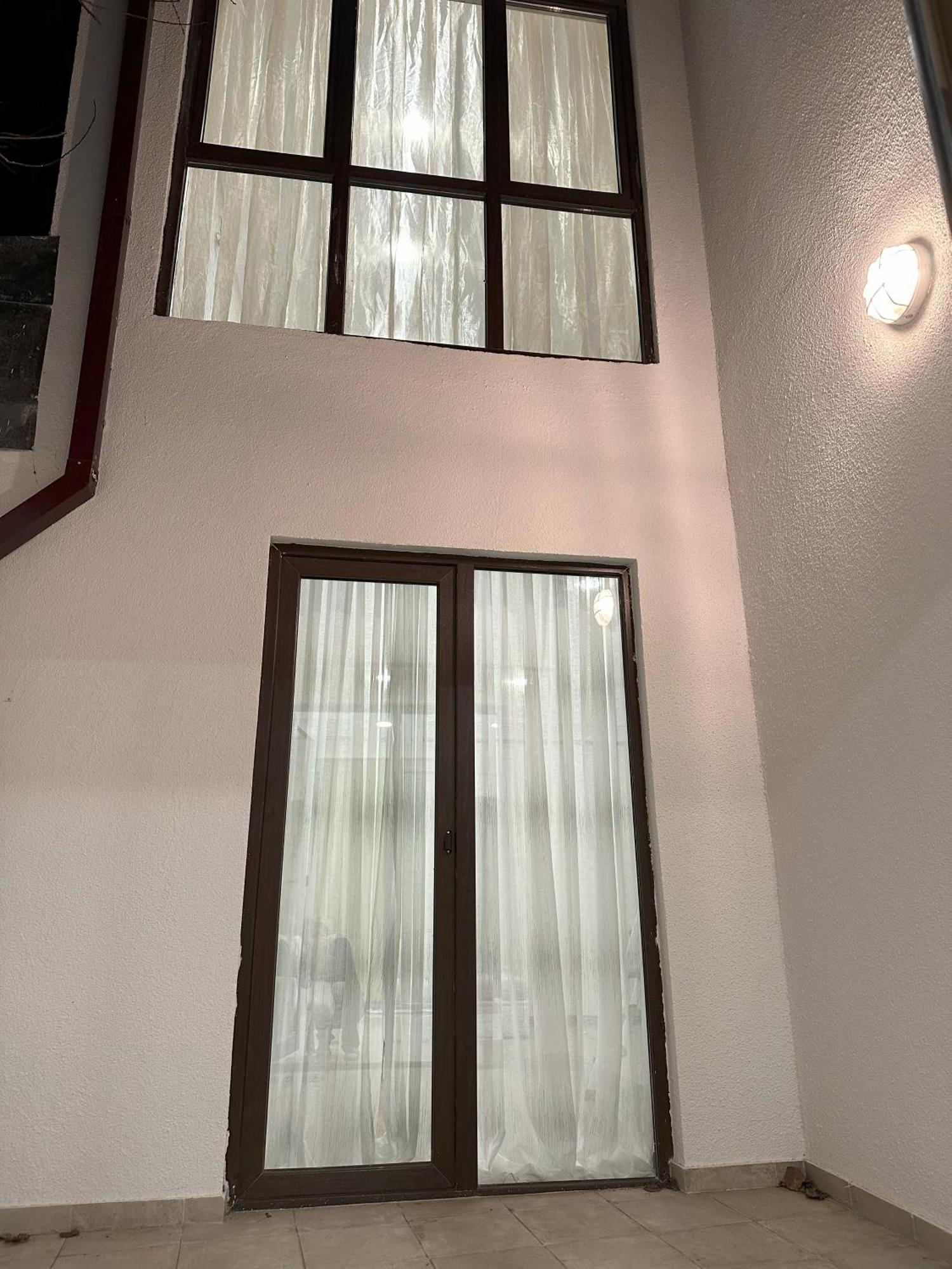 Three Palms Guest House Tbilisi Buitenkant foto