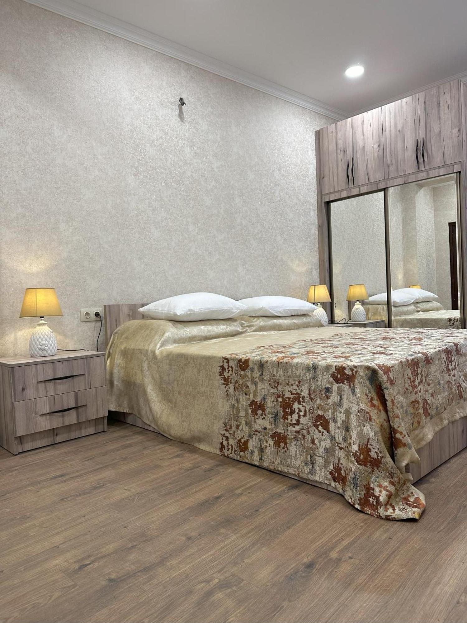 Three Palms Guest House Tbilisi Buitenkant foto