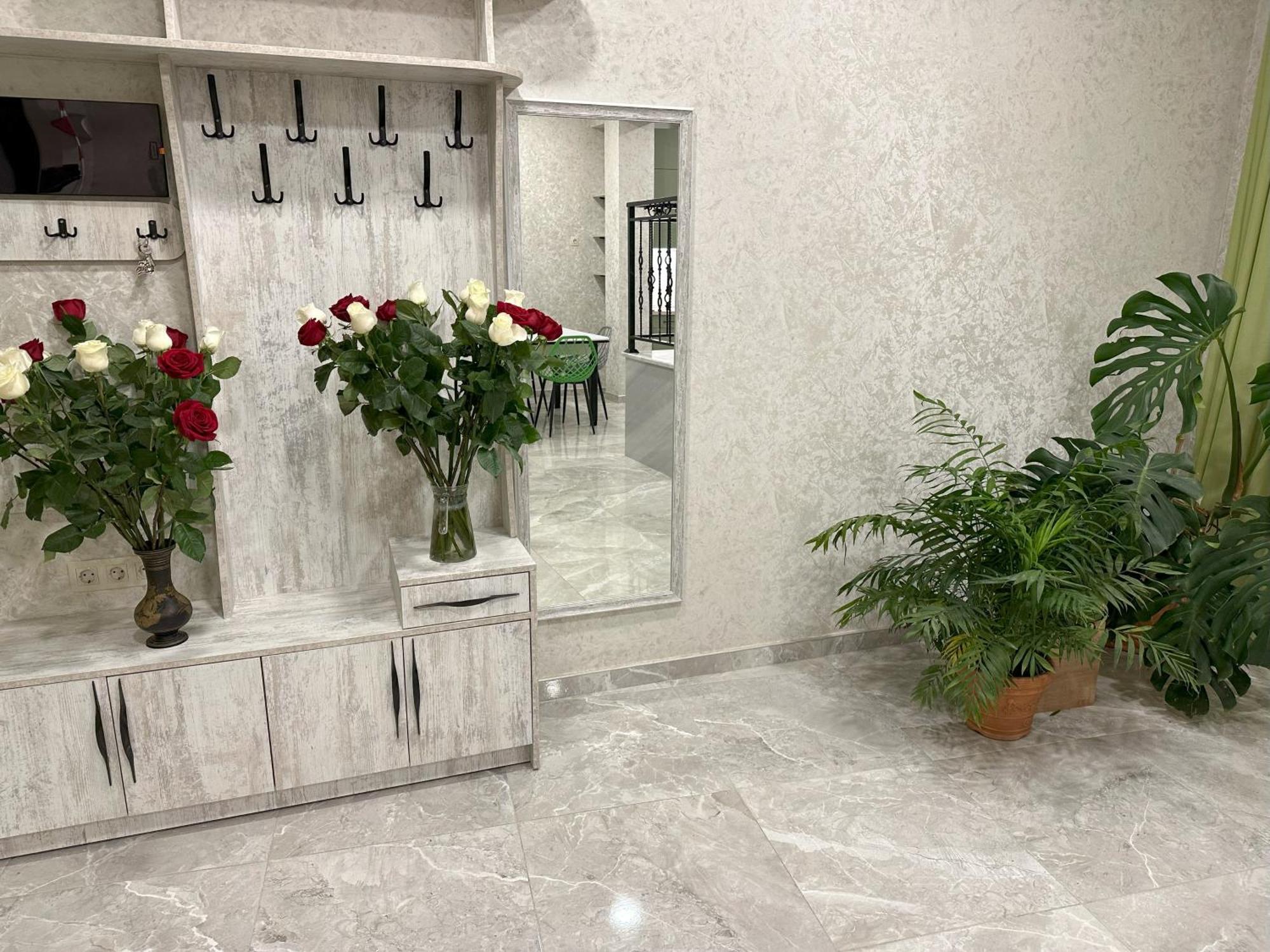 Three Palms Guest House Tbilisi Buitenkant foto