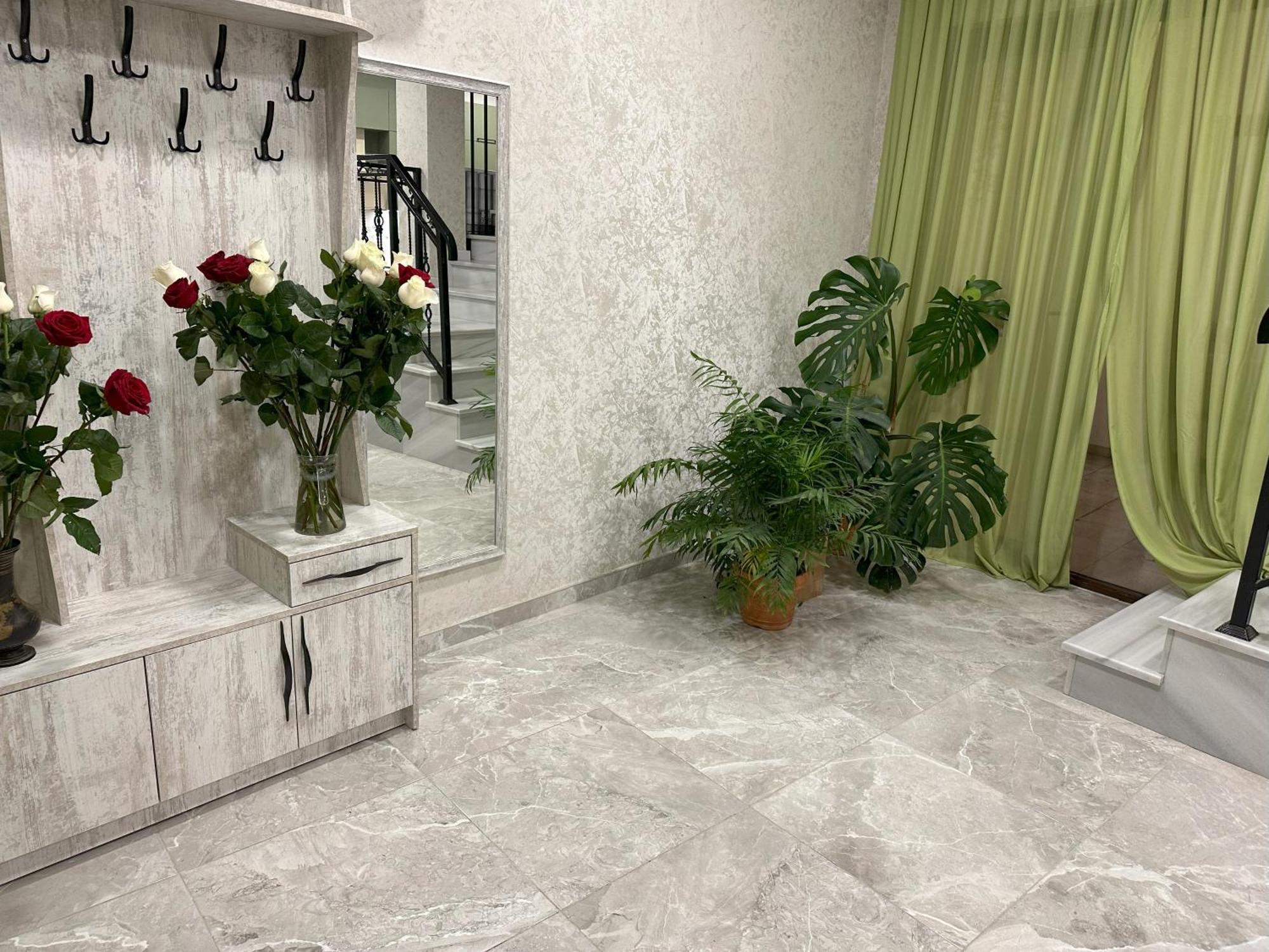 Three Palms Guest House Tbilisi Buitenkant foto