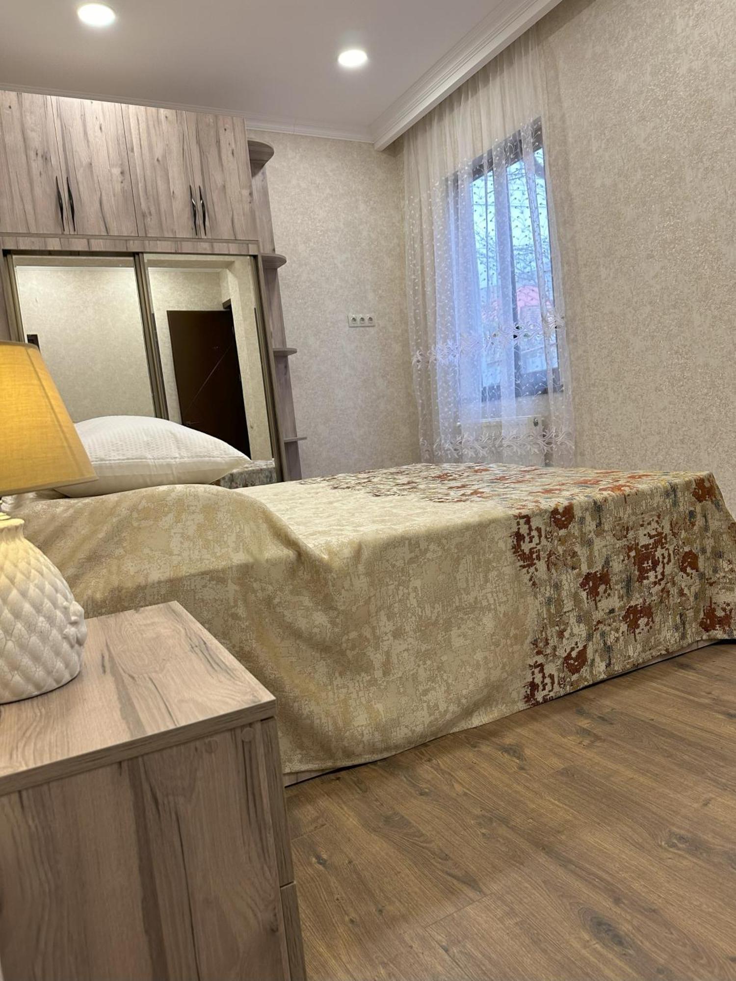 Three Palms Guest House Tbilisi Buitenkant foto
