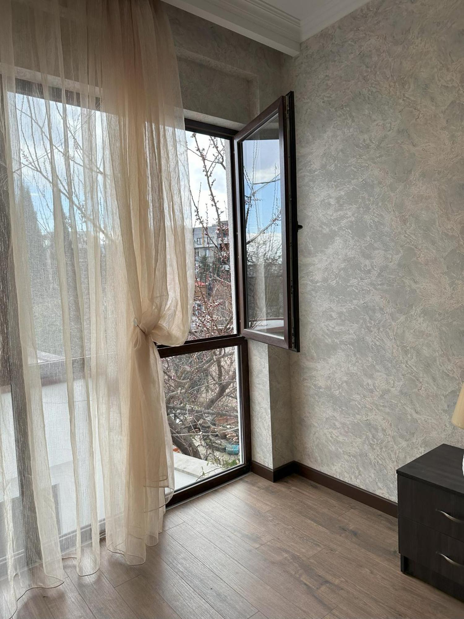 Three Palms Guest House Tbilisi Buitenkant foto