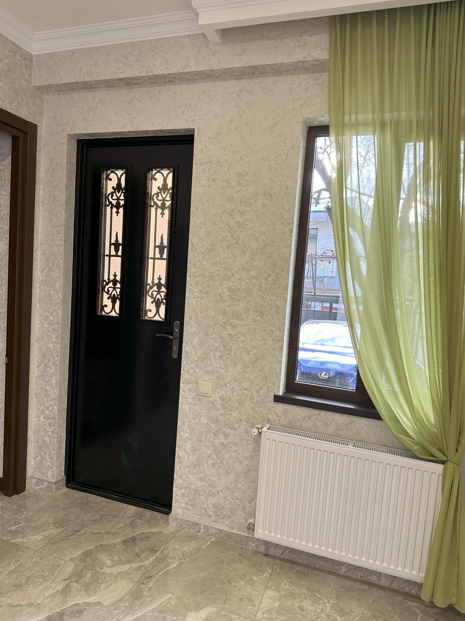 Three Palms Guest House Tbilisi Buitenkant foto