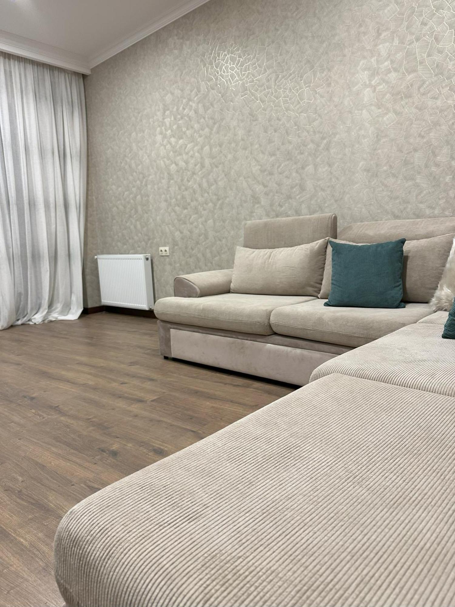 Three Palms Guest House Tbilisi Buitenkant foto