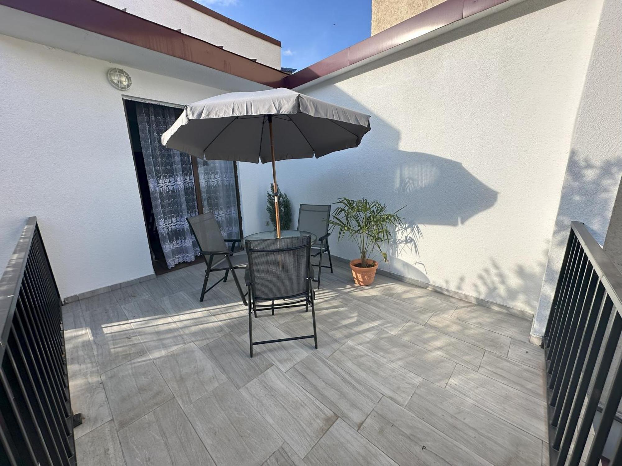 Three Palms Guest House Tbilisi Buitenkant foto