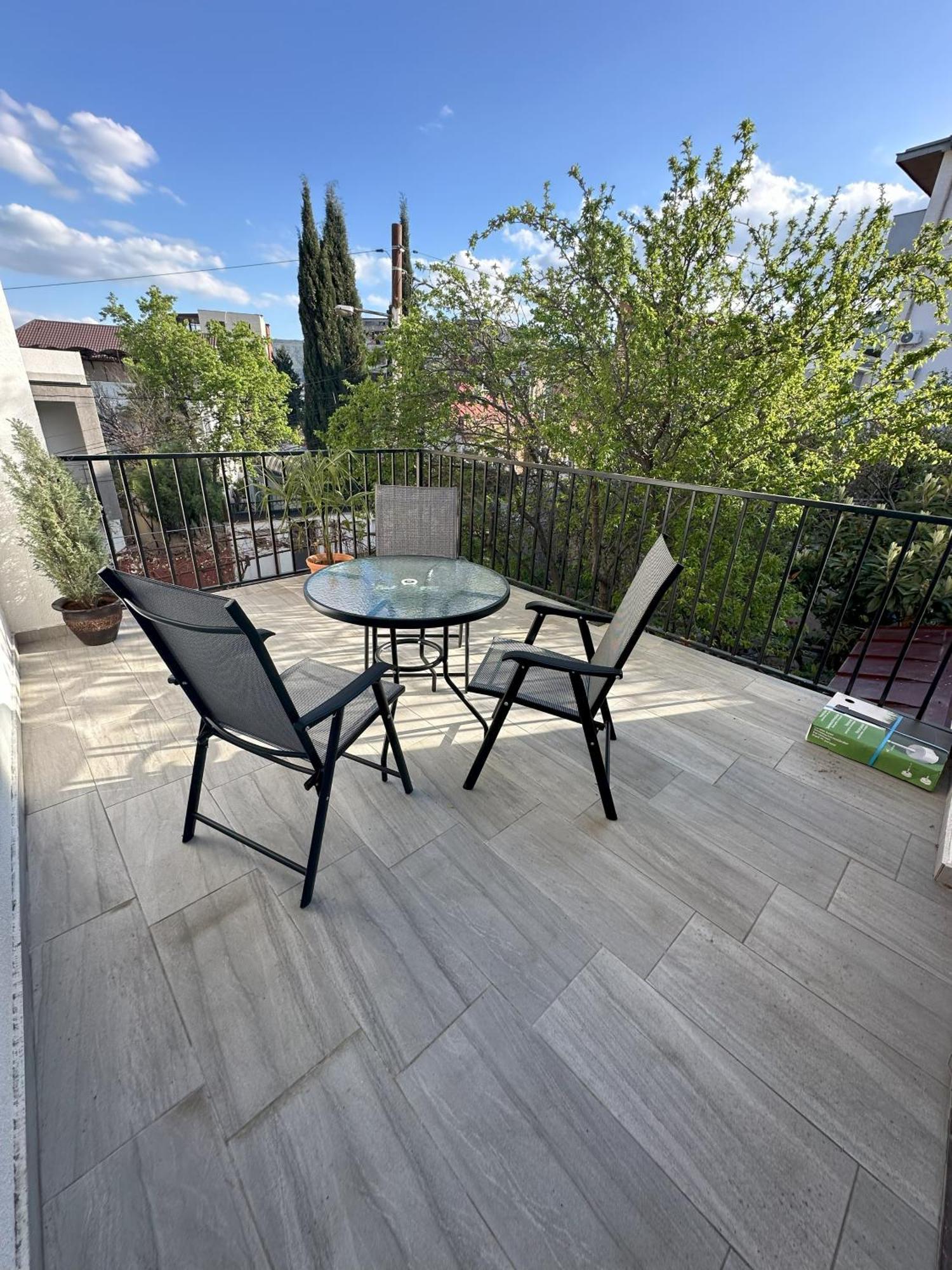 Three Palms Guest House Tbilisi Buitenkant foto